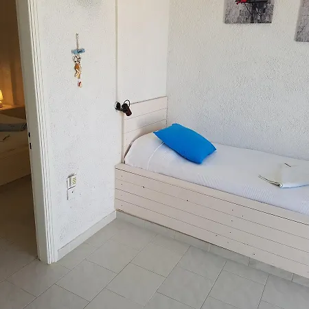 Periferiaki Lejlighed Páros